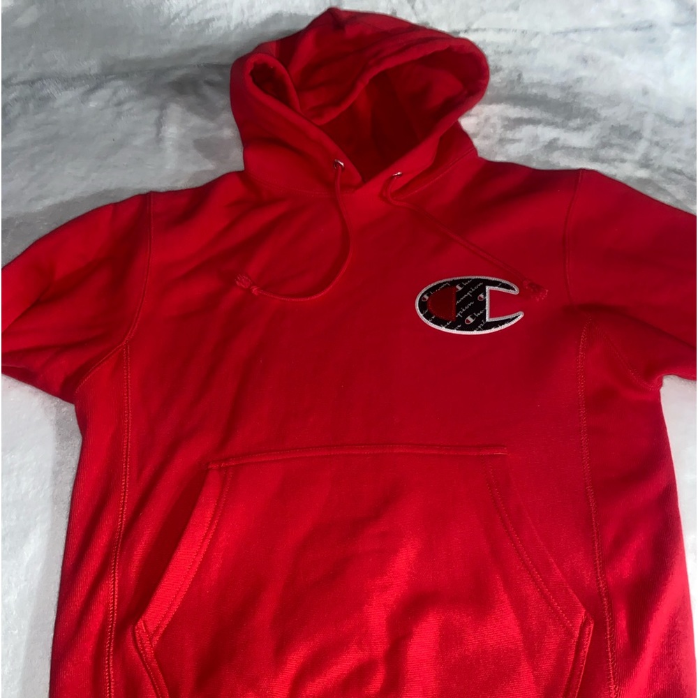 Men’s red champion shirt